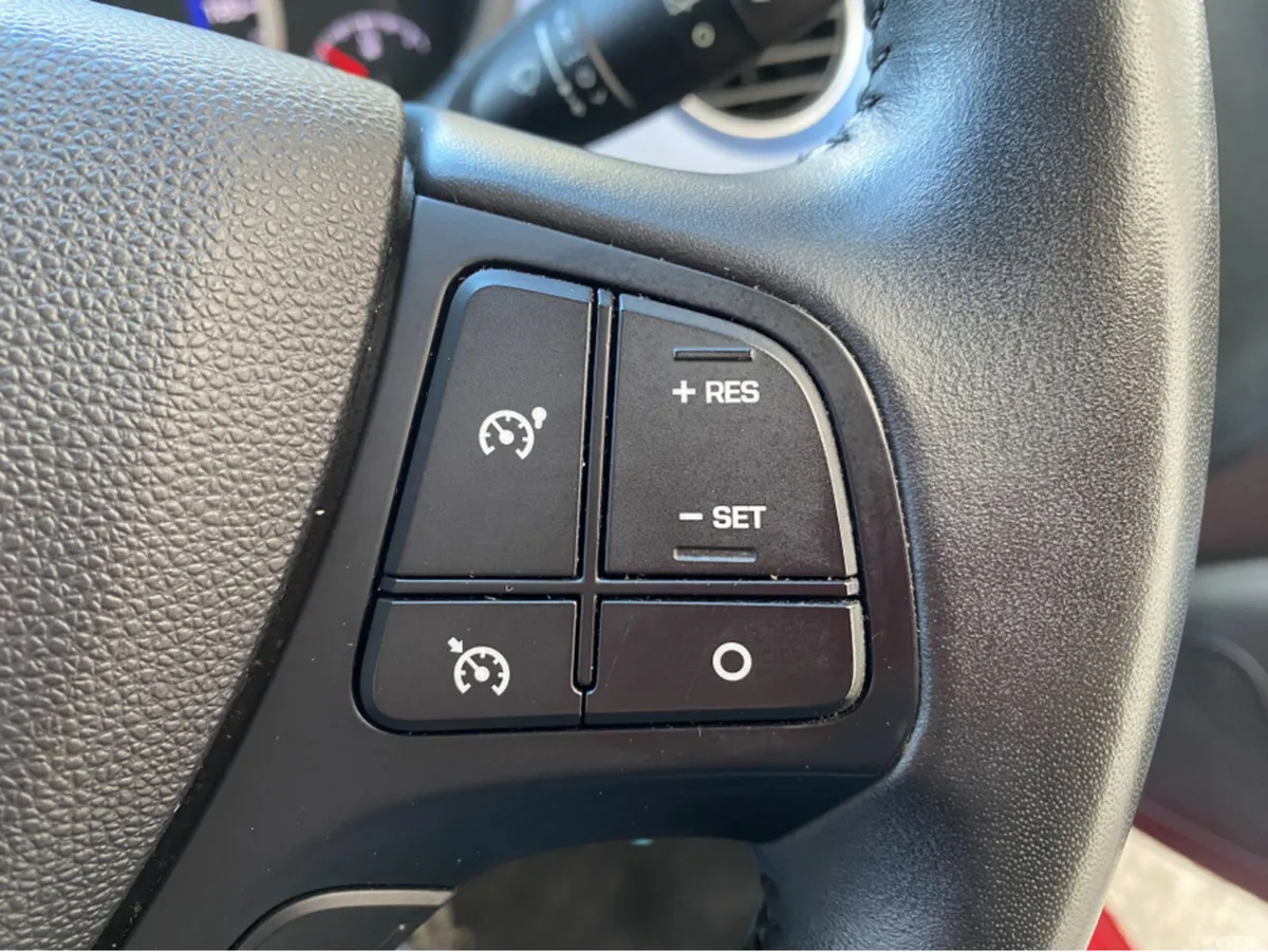 Hyundai i10 Hatchback, Petrol, 2018, Red