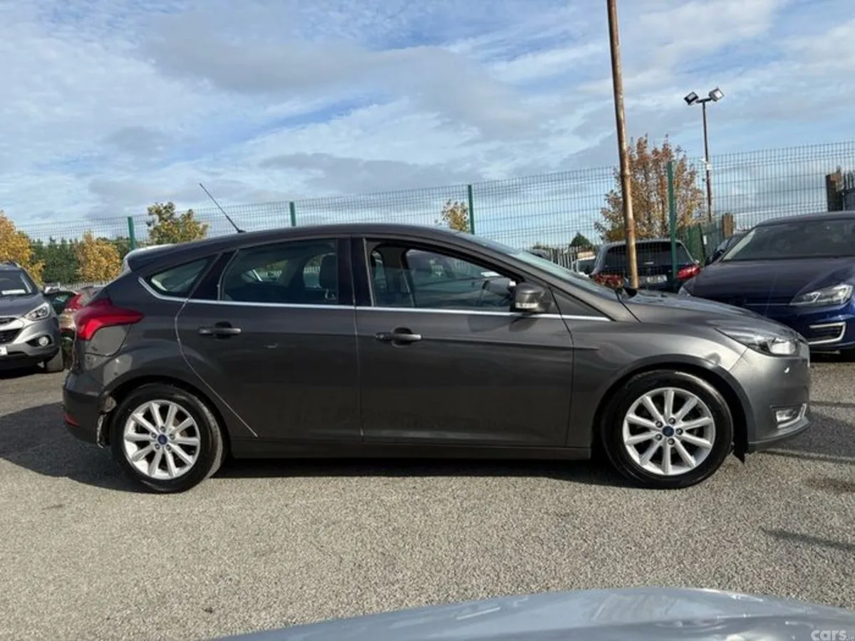 Ford Focus Hatchback, Petrol, 2015, Grey