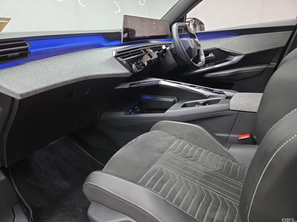 Peugeot 5008 SUV, Electric, 2025, Grey
