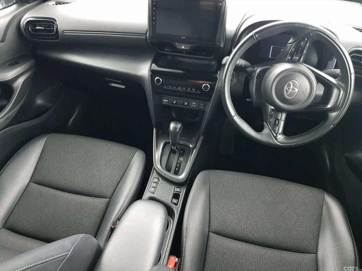 Toyota Yaris Cross SUV, Petrol Hybrid, 2024, White