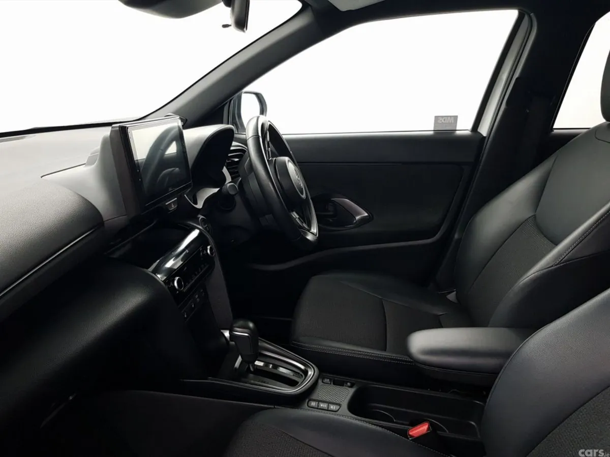 Toyota Yaris Cross SUV, Petrol Hybrid, 2024, White