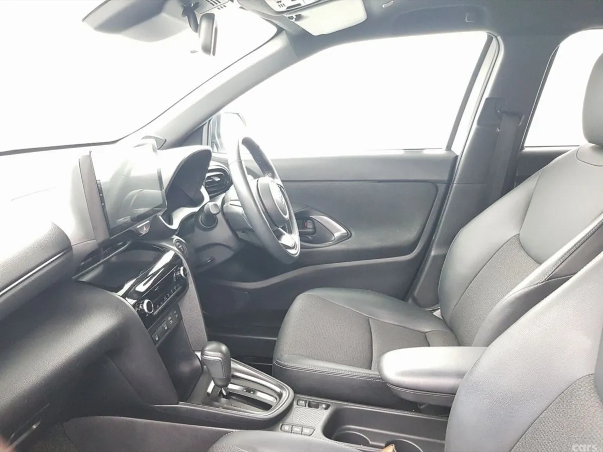 Toyota Yaris Cross SUV, Petrol Hybrid, 2024, White