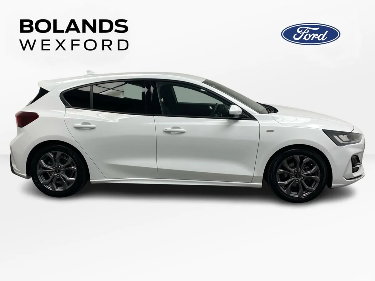 Ford Focus Hatchback, Petrol, 2024, White