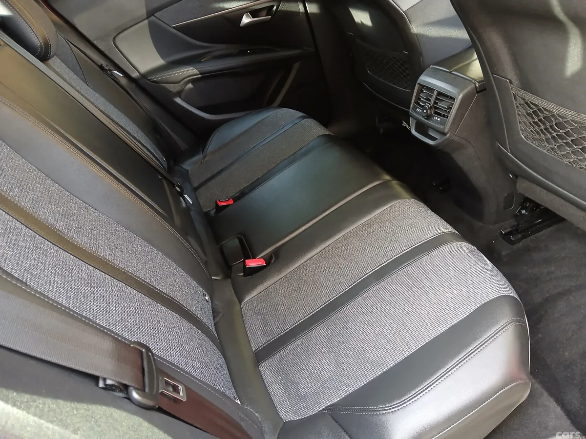 Peugeot 3008 MPV, Petrol, 2019, Red