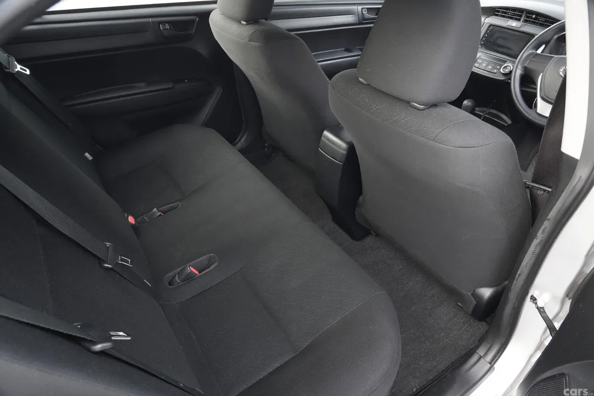 Toyota Corolla Saloon, Petrol Hybrid, 2019, Silver