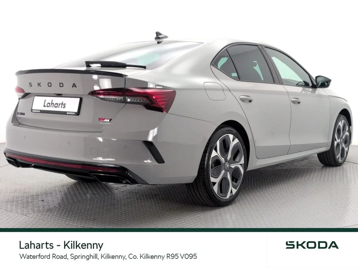Skoda Octavia Saloon, Petrol, 2027, Grey