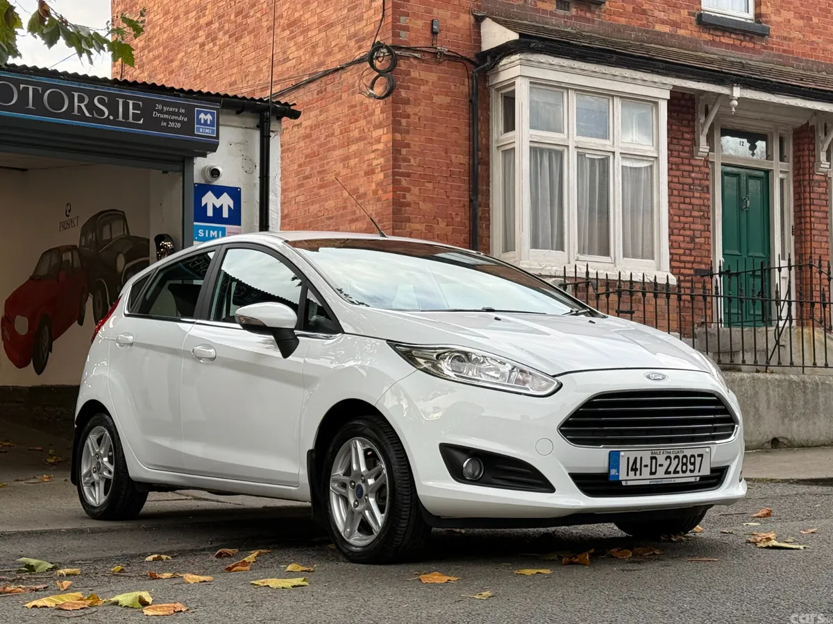 Ford Fiesta Hatchback, Petrol, 2014, White
