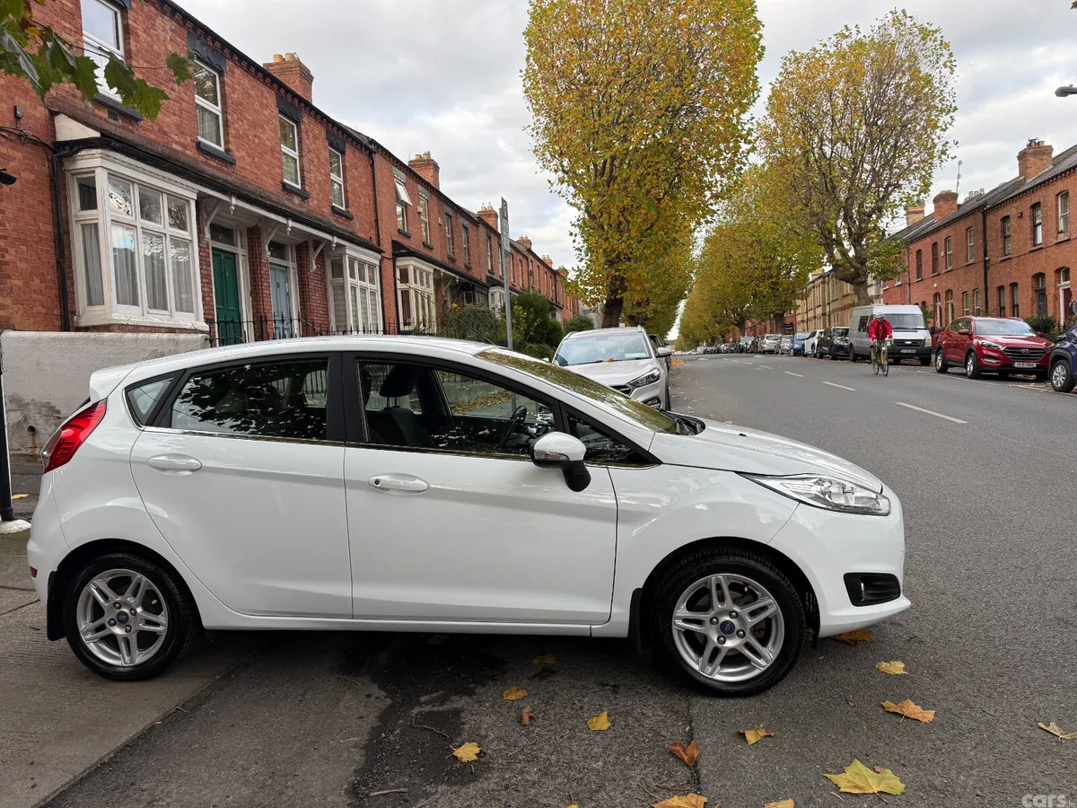 Ford Fiesta Hatchback, Petrol, 2014, White