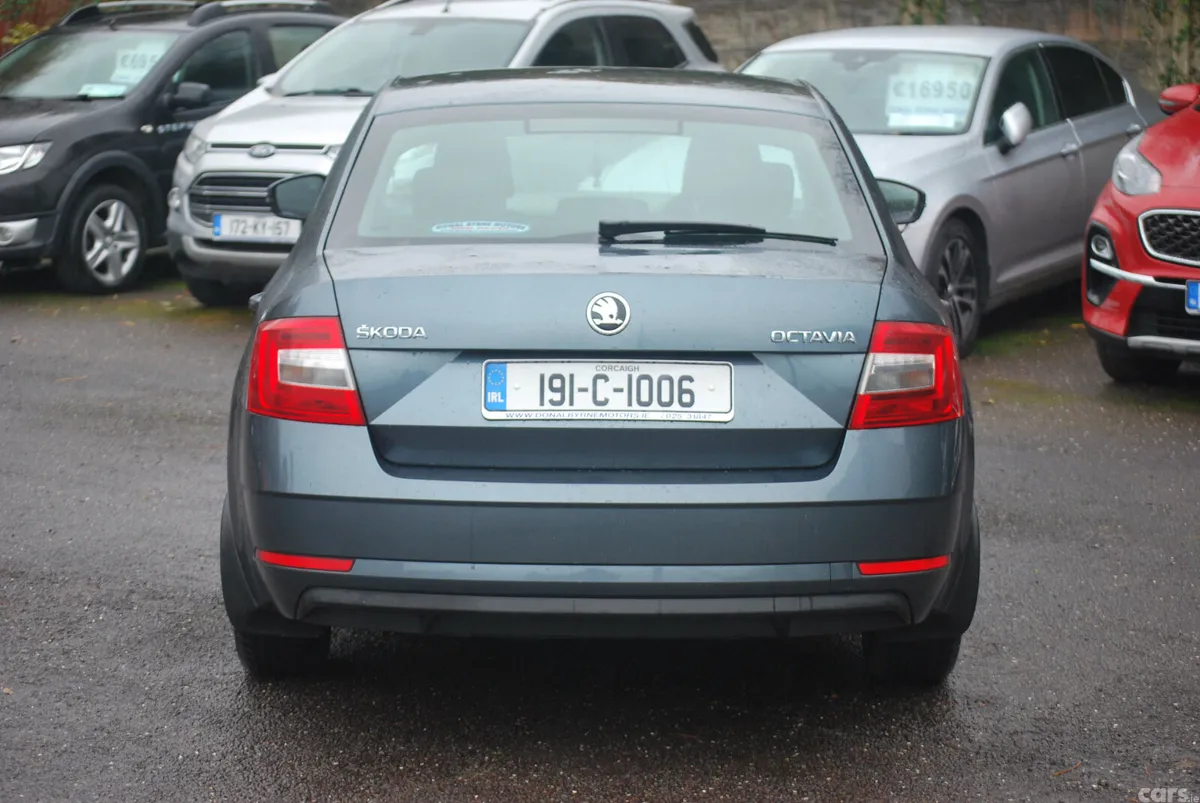 Skoda Octavia Saloon, Petrol, 2019, Grey