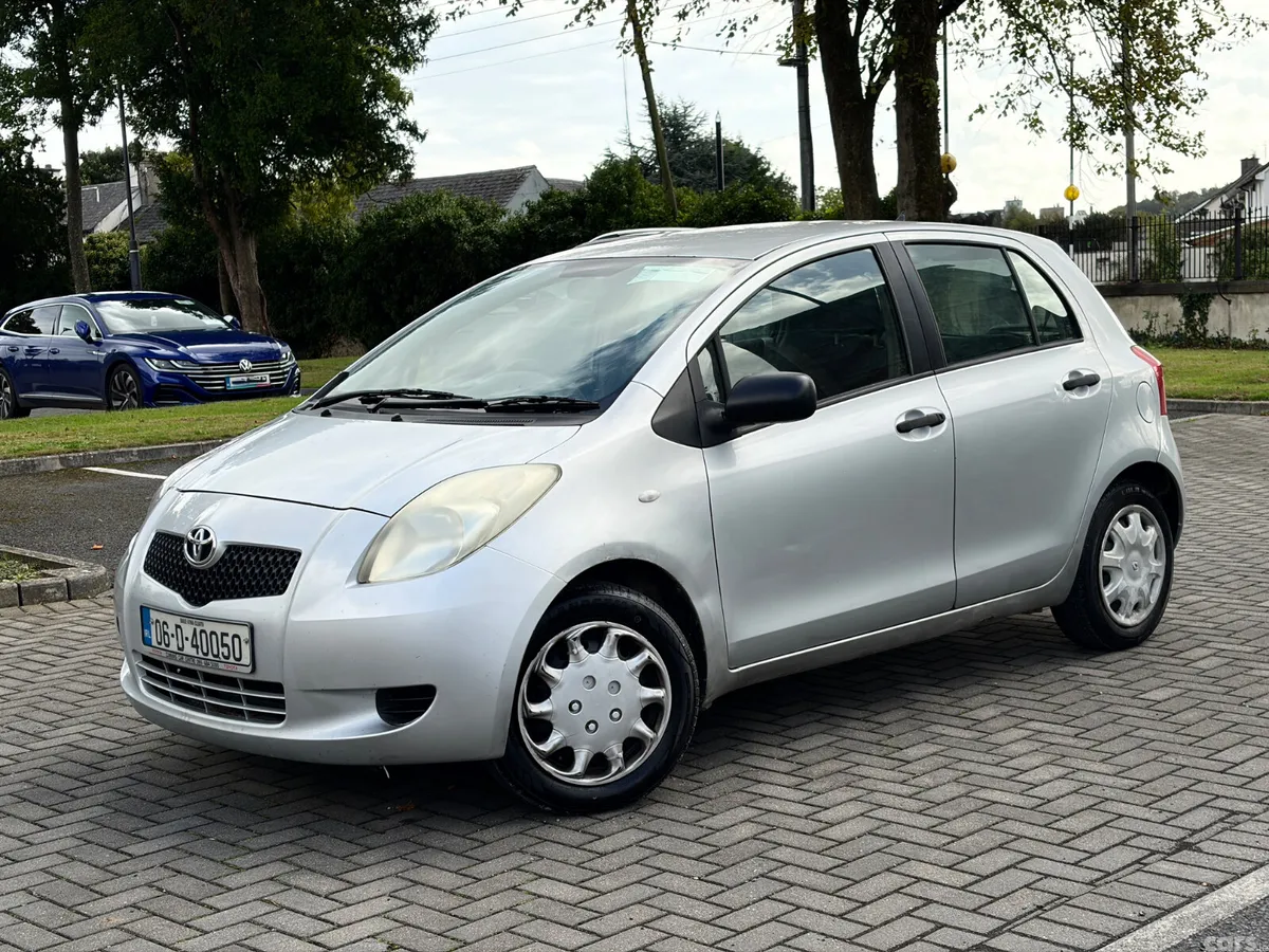 Toyota Yaris Hatchback, Petrol, 2006, Silver