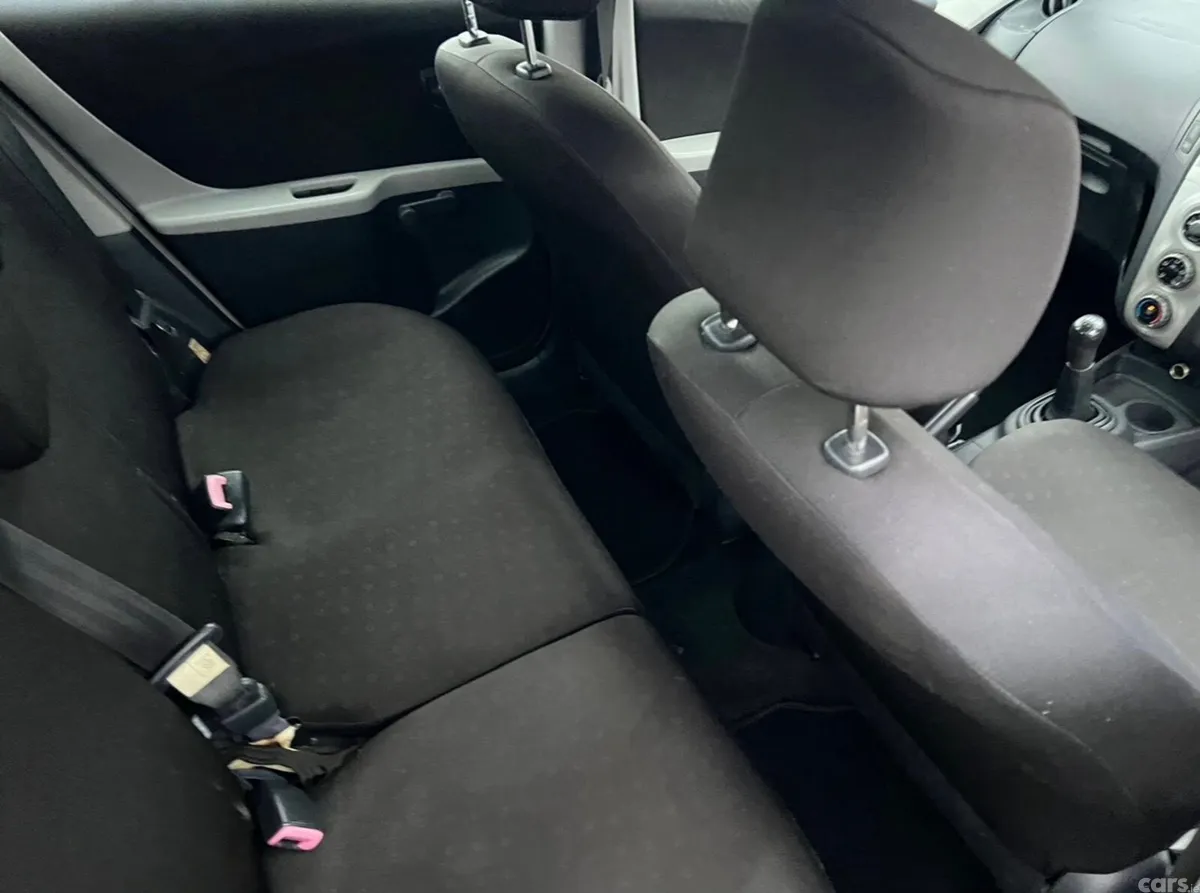 Toyota Yaris Hatchback, Petrol, 2006, Silver