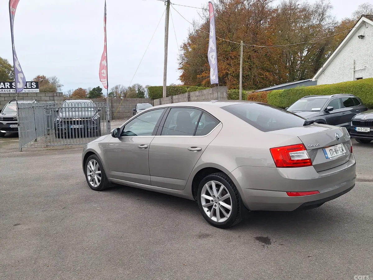Skoda Octavia Saloon, Diesel, 2017, Yellow