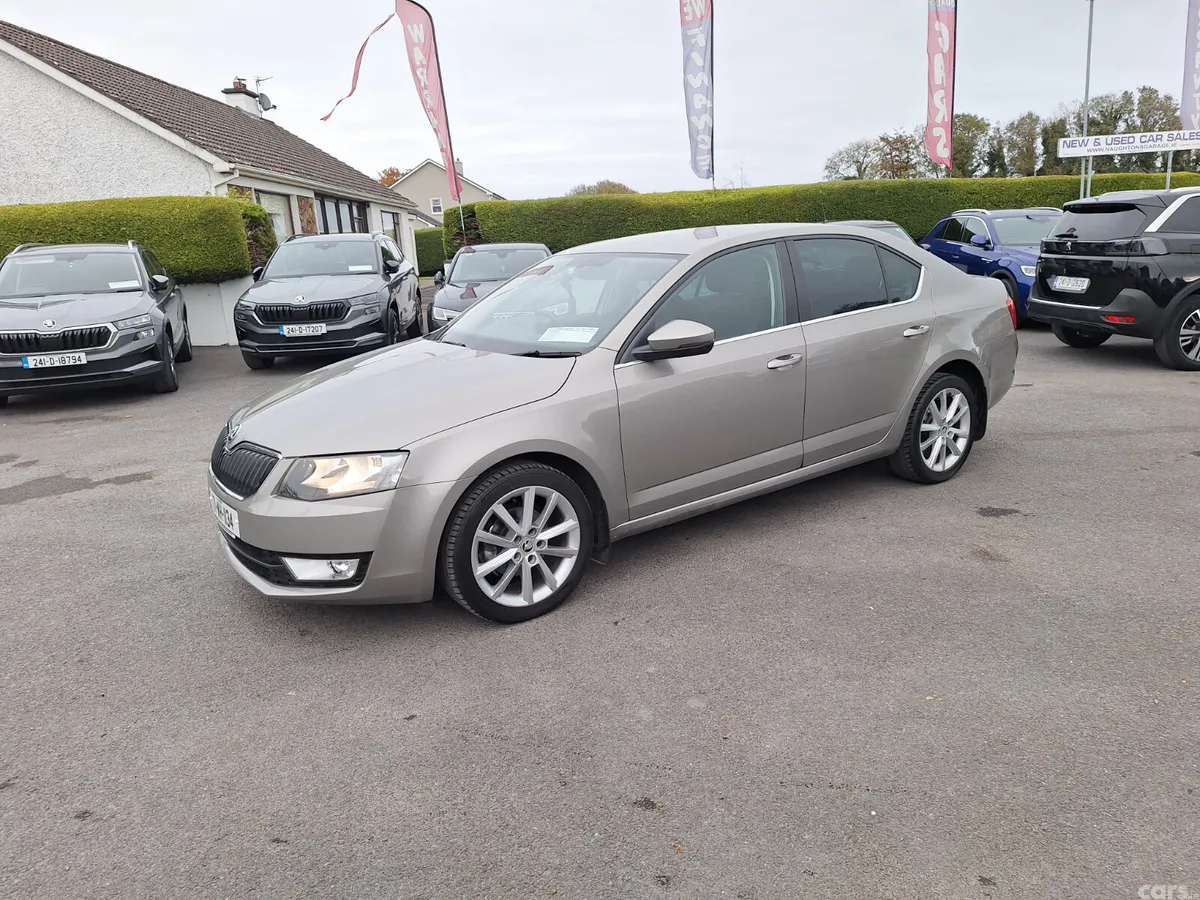 Skoda Octavia Saloon, Diesel, 2017, Yellow