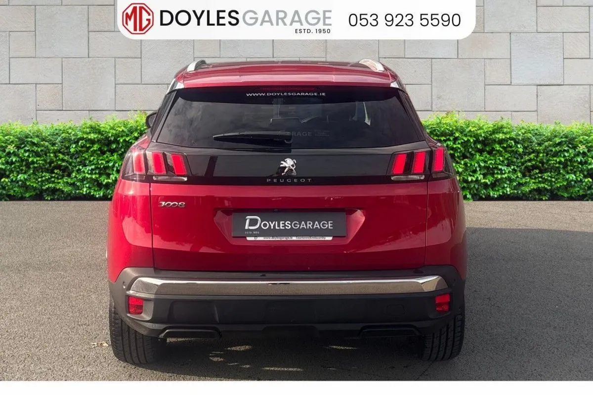 Peugeot 3008 MPV, Petrol, 2020, Red
