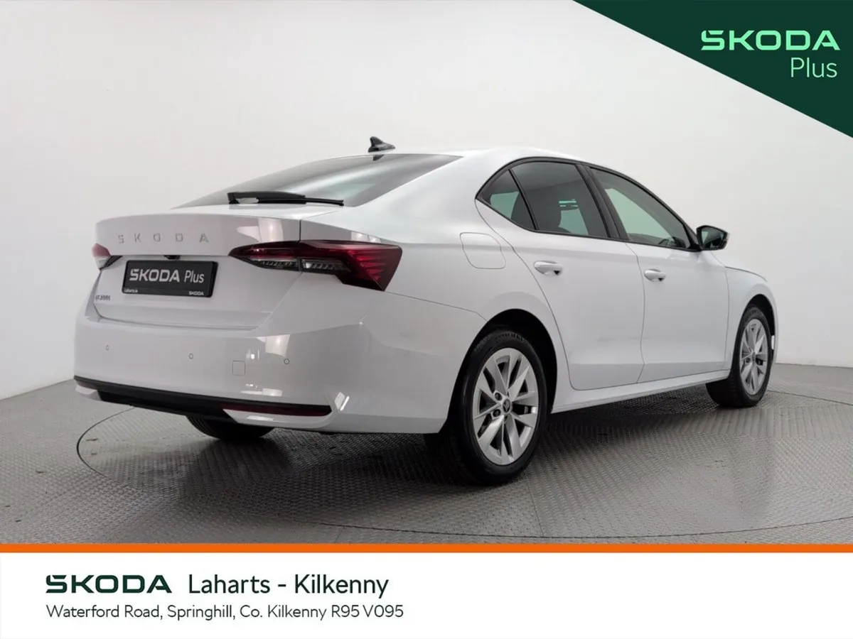 Skoda Octavia Saloon, Diesel, 2024, Silver