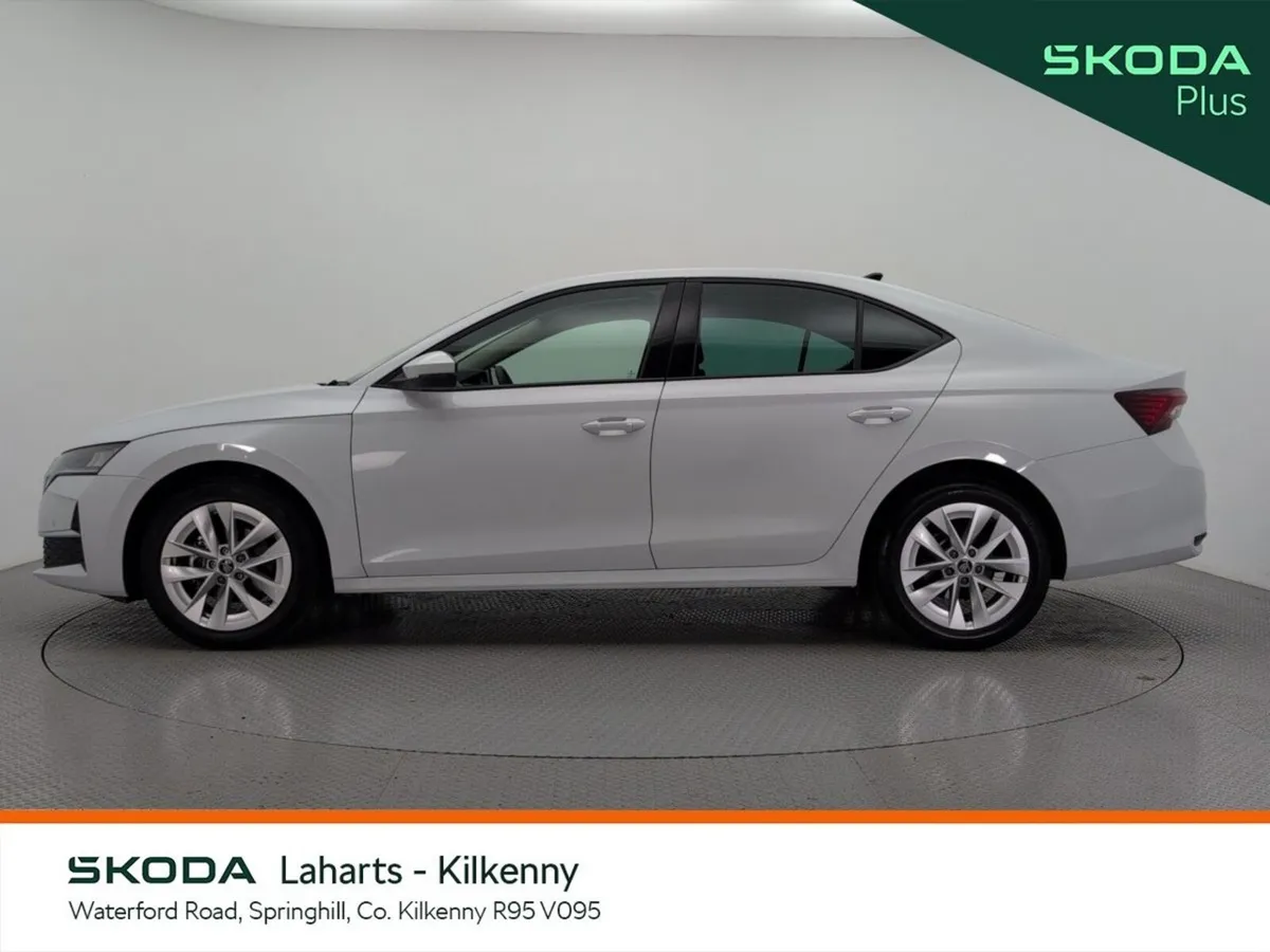 Skoda Octavia Saloon, Diesel, 2024, Silver