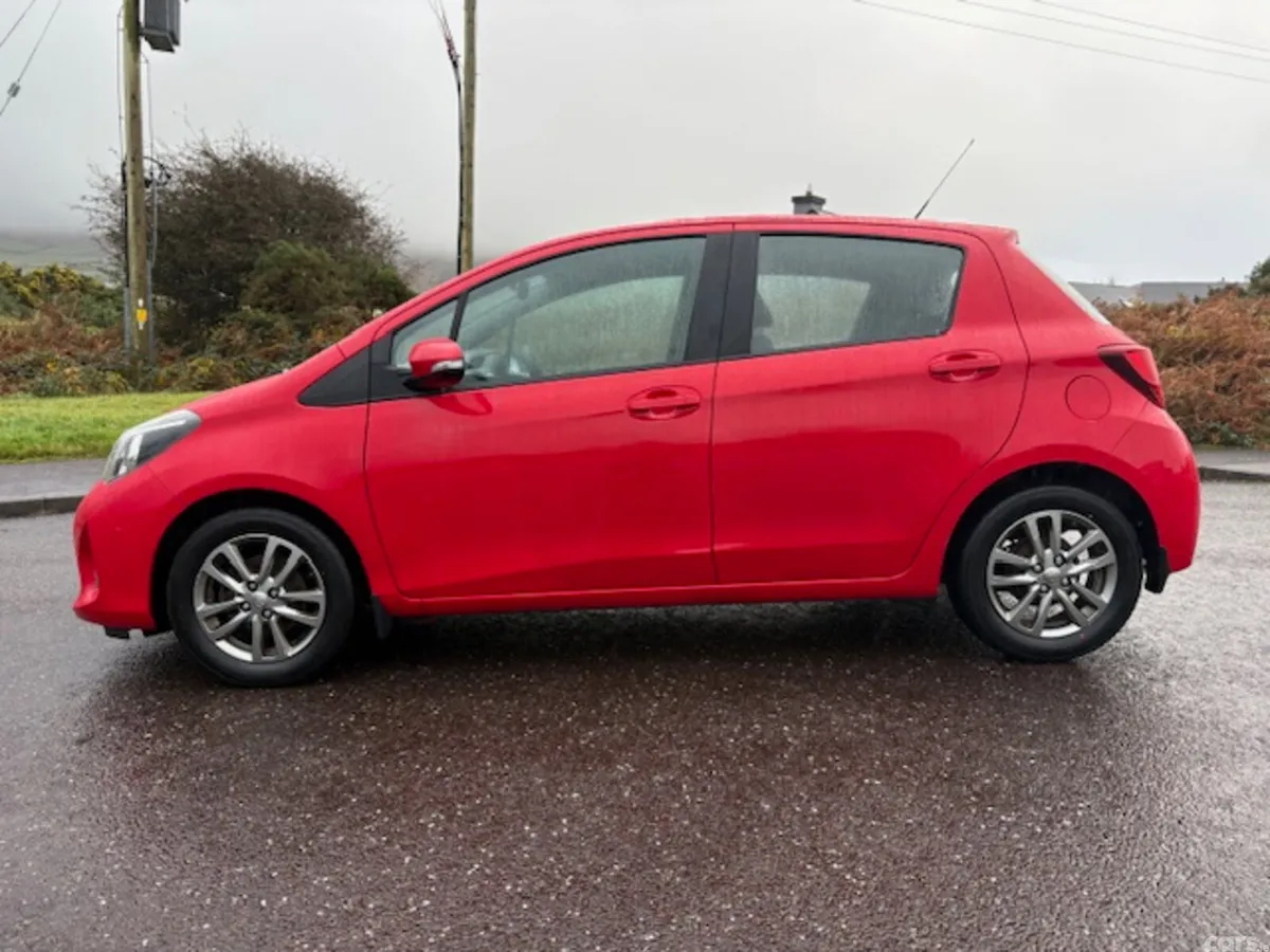 Toyota Yaris Hatchback, Petrol, 2016, Red