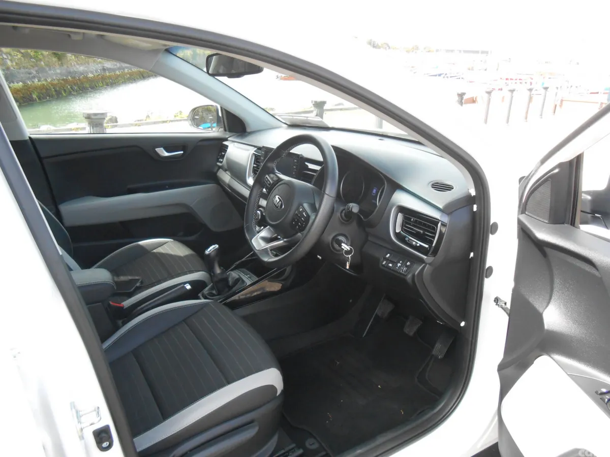 Kia Stonic SUV, Petrol, 2018, White