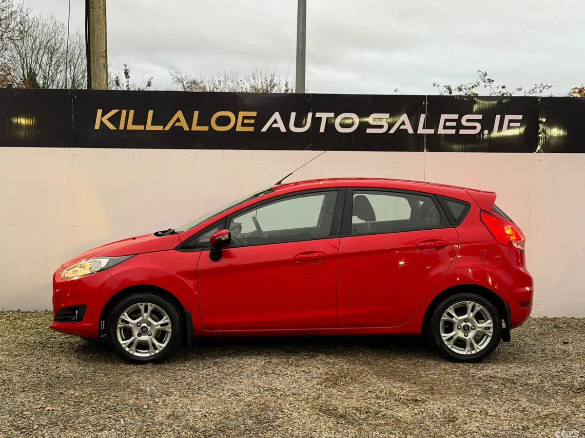 Ford Fiesta Hatchback, Petrol, 2014, Red