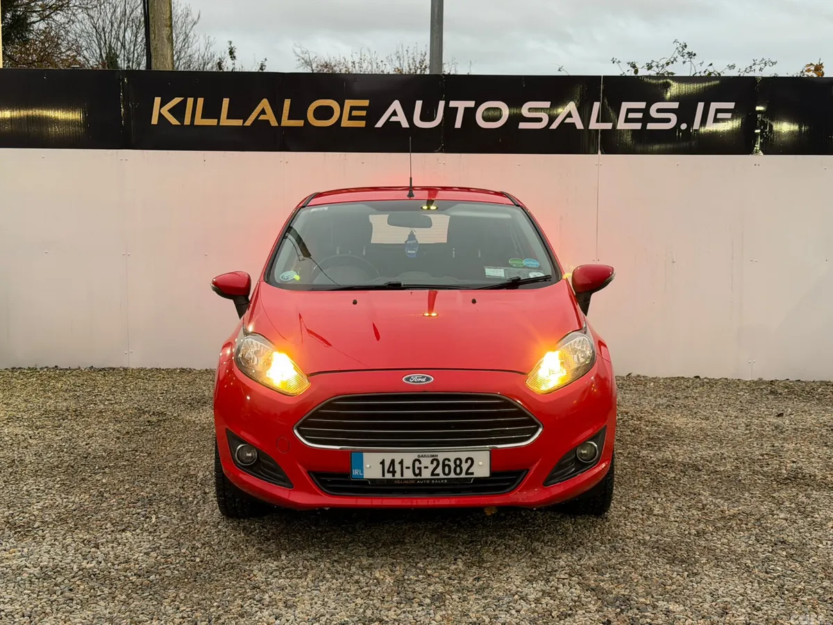 Ford Fiesta Hatchback, Petrol, 2014, Red