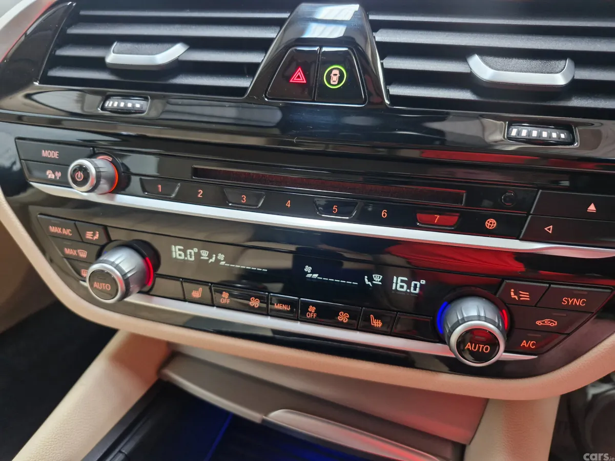 BMW 5-Series Saloon, Petrol Plug-in Hybrid, 2018, Blue