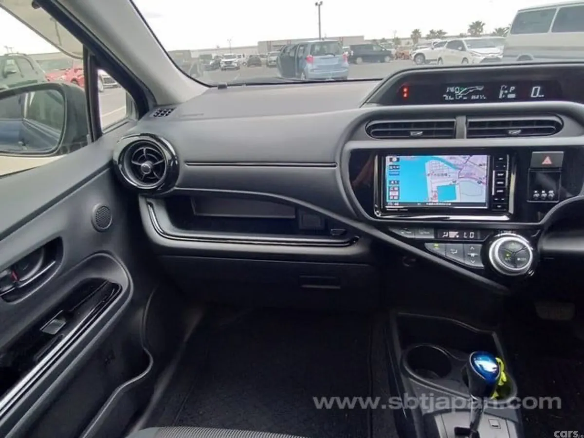 Toyota Aqua Hatchback, Petrol Hybrid, 2017, Blue