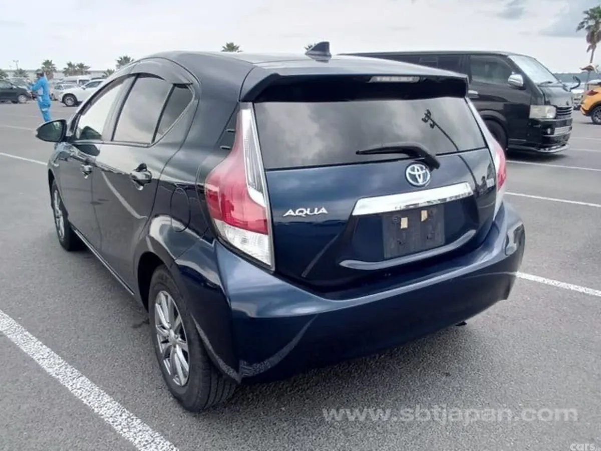 Toyota Aqua Hatchback, Petrol Hybrid, 2017, Blue