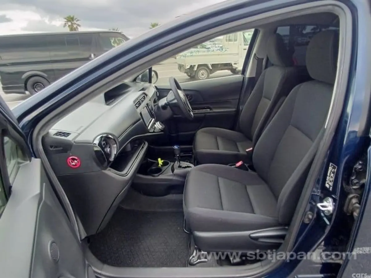 Toyota Aqua Hatchback, Petrol Hybrid, 2017, Blue