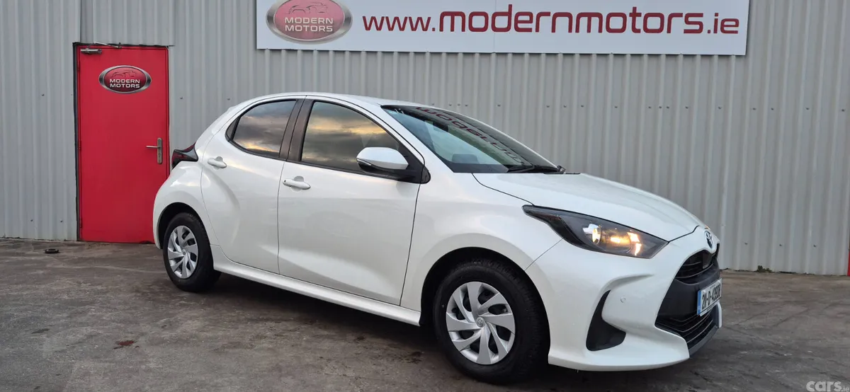 Toyota Yaris Hatchback, Petrol Hybrid, 2021, White
