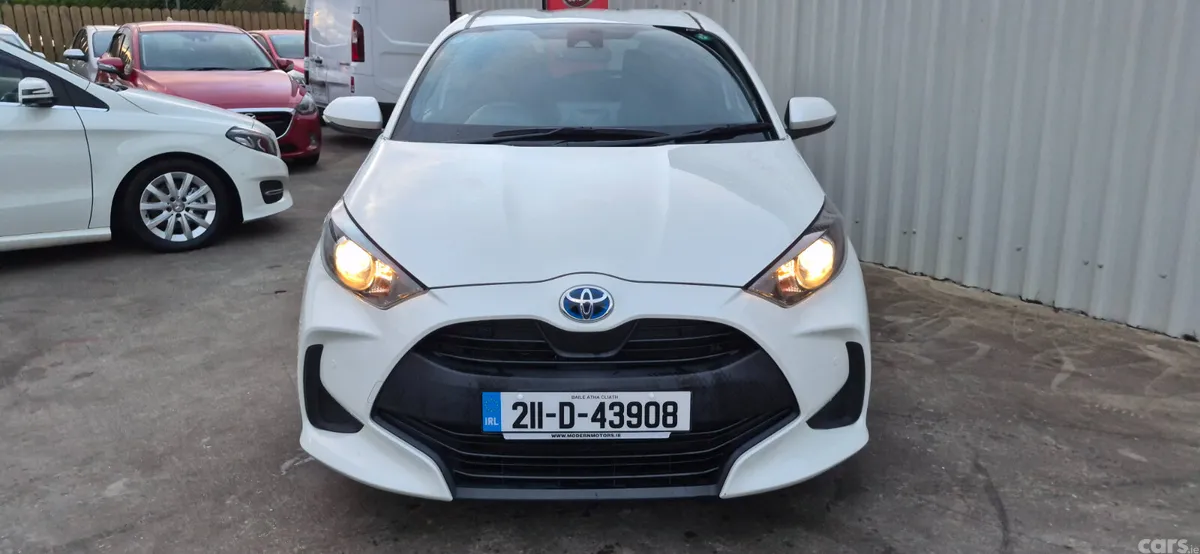 Toyota Yaris Hatchback, Petrol Hybrid, 2021, White