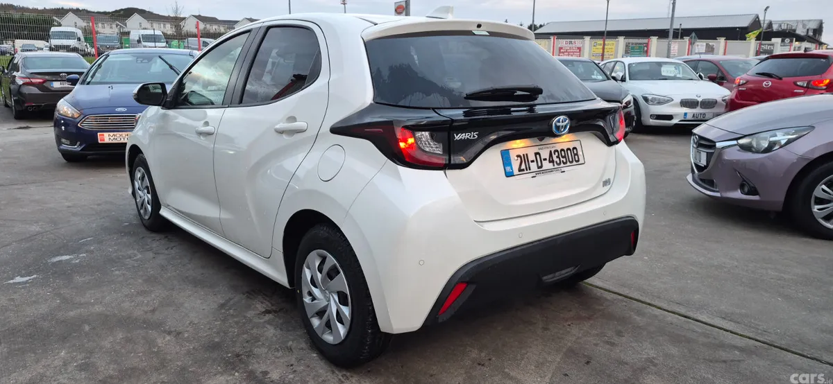 Toyota Yaris Hatchback, Petrol Hybrid, 2021, White