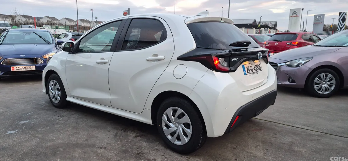 Toyota Yaris Hatchback, Petrol Hybrid, 2021, White