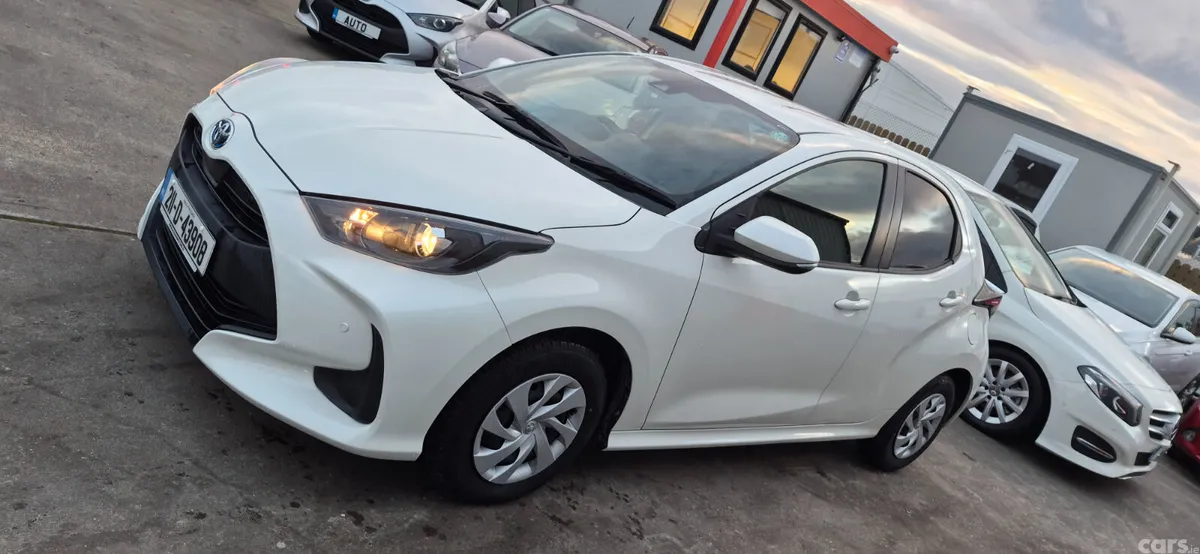 Toyota Yaris Hatchback, Petrol Hybrid, 2021, White