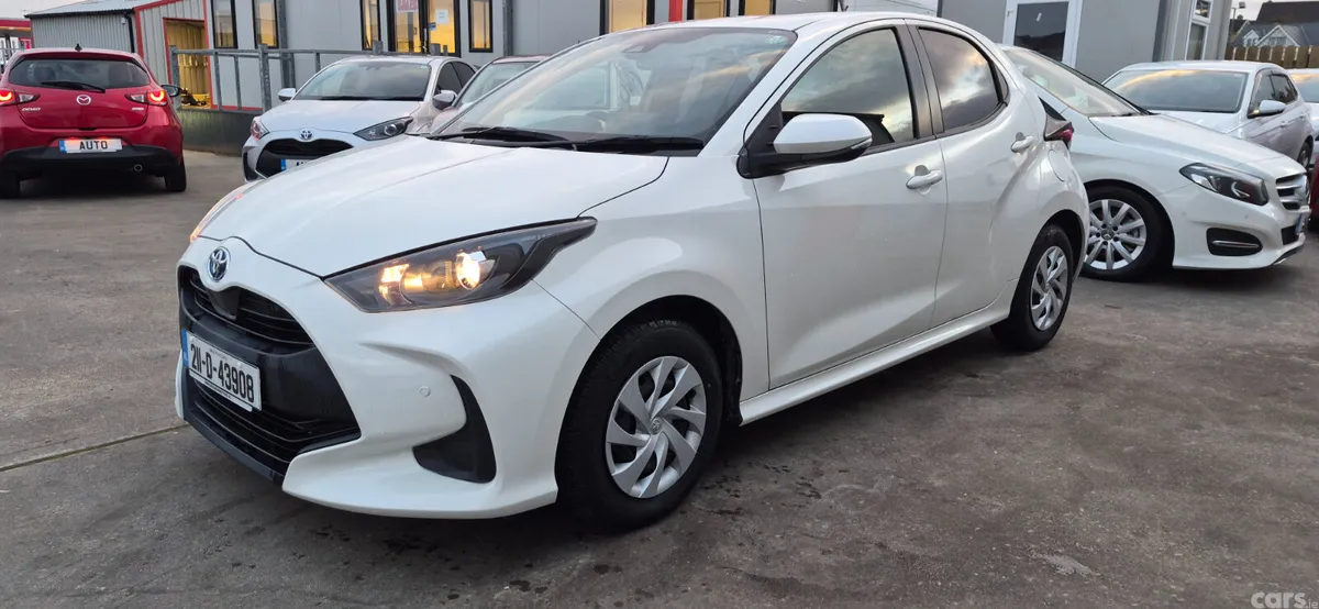Toyota Yaris Hatchback, Petrol Hybrid, 2021, White