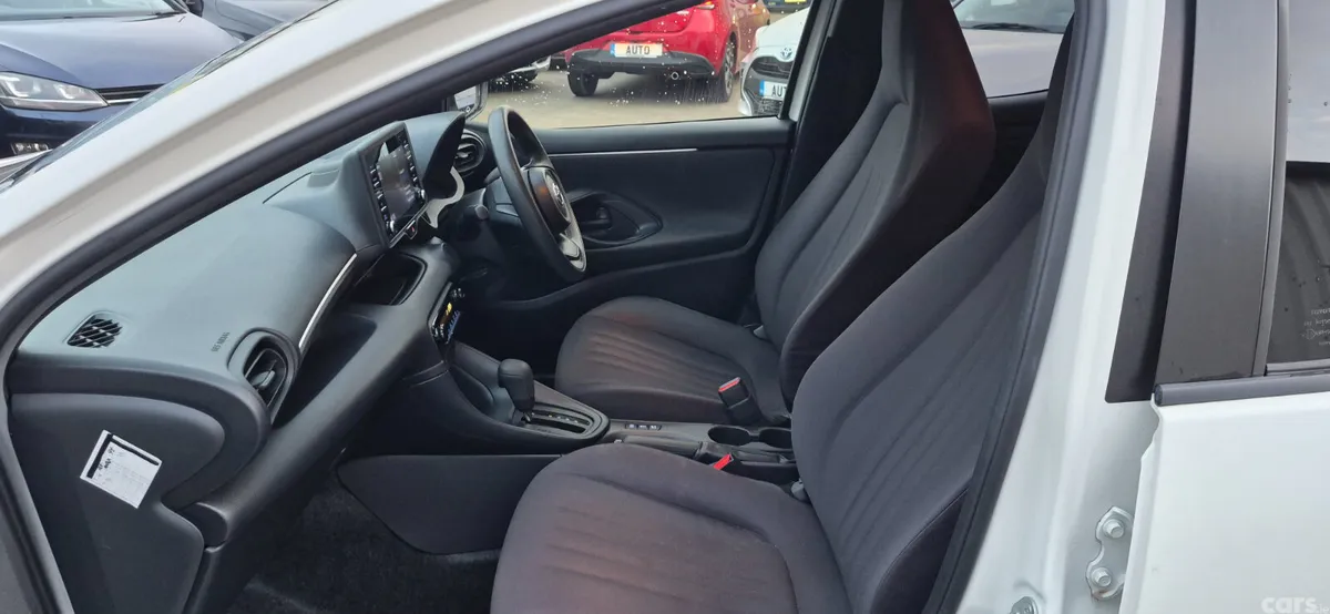 Toyota Yaris Hatchback, Petrol Hybrid, 2021, White