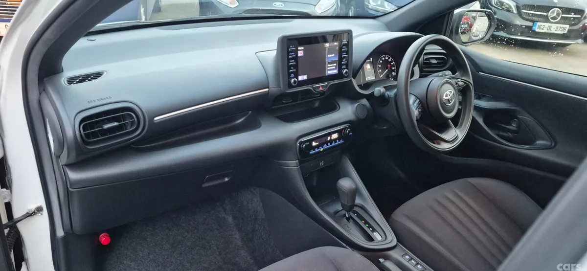 Toyota Yaris Hatchback, Petrol Hybrid, 2021, White