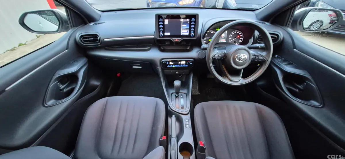 Toyota Yaris Hatchback, Petrol Hybrid, 2021, White