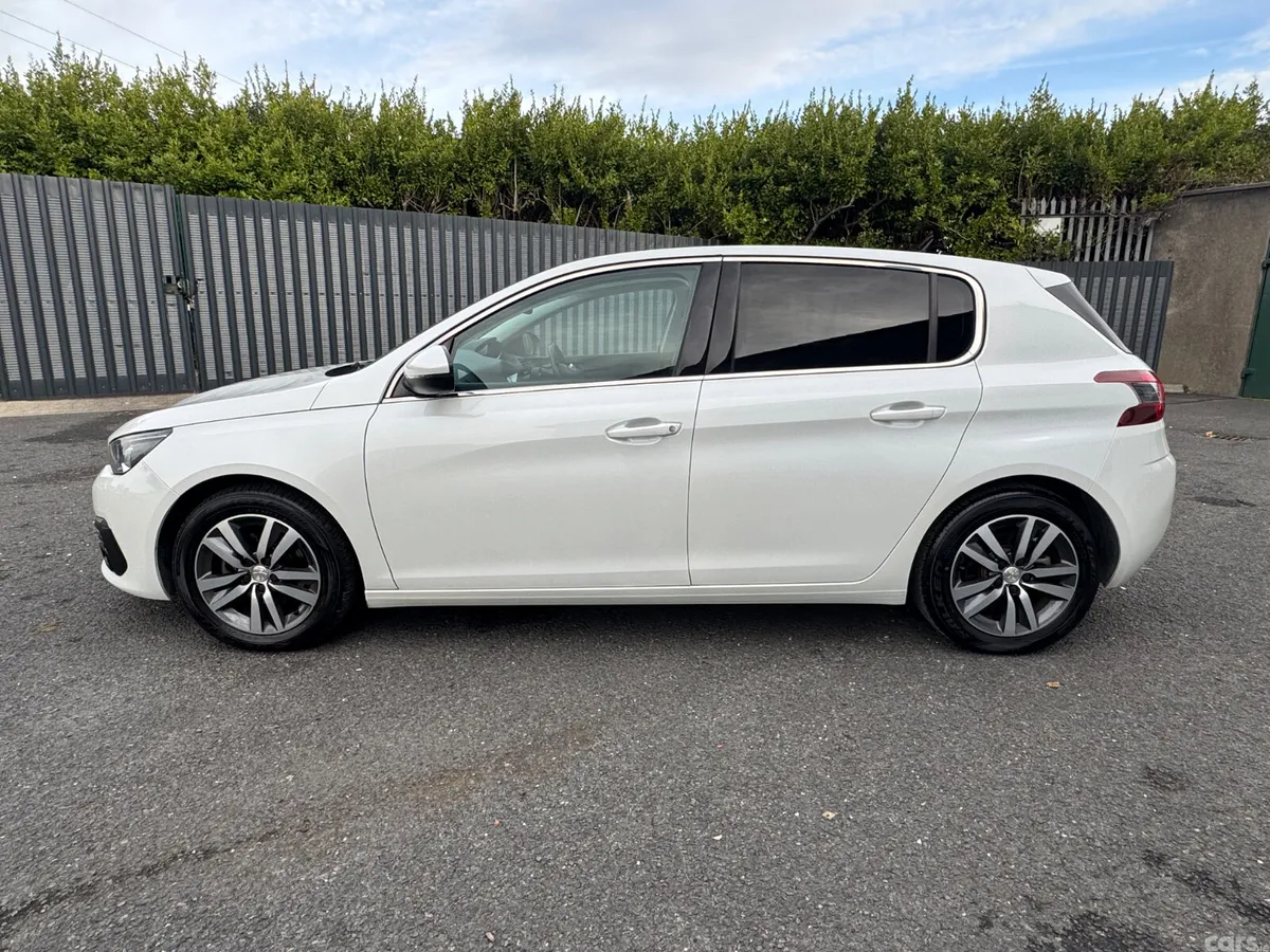 Peugeot 308 Hatchback, Petrol, 2017, White