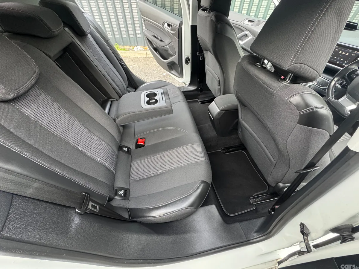 Peugeot 308 Hatchback, Petrol, 2017, White