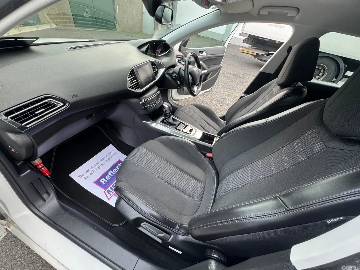 Peugeot 308 Hatchback, Petrol, 2017, White