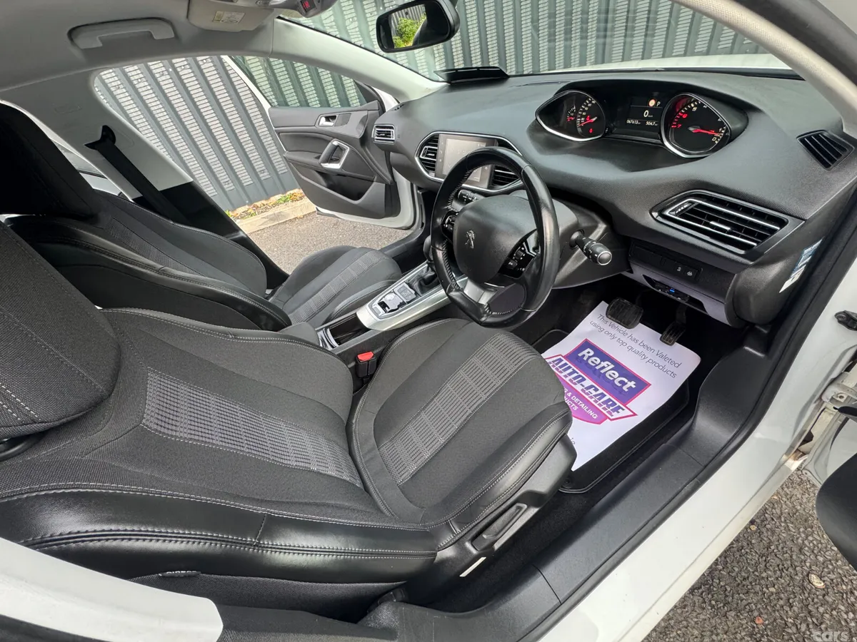 Peugeot 308 Hatchback, Petrol, 2017, White