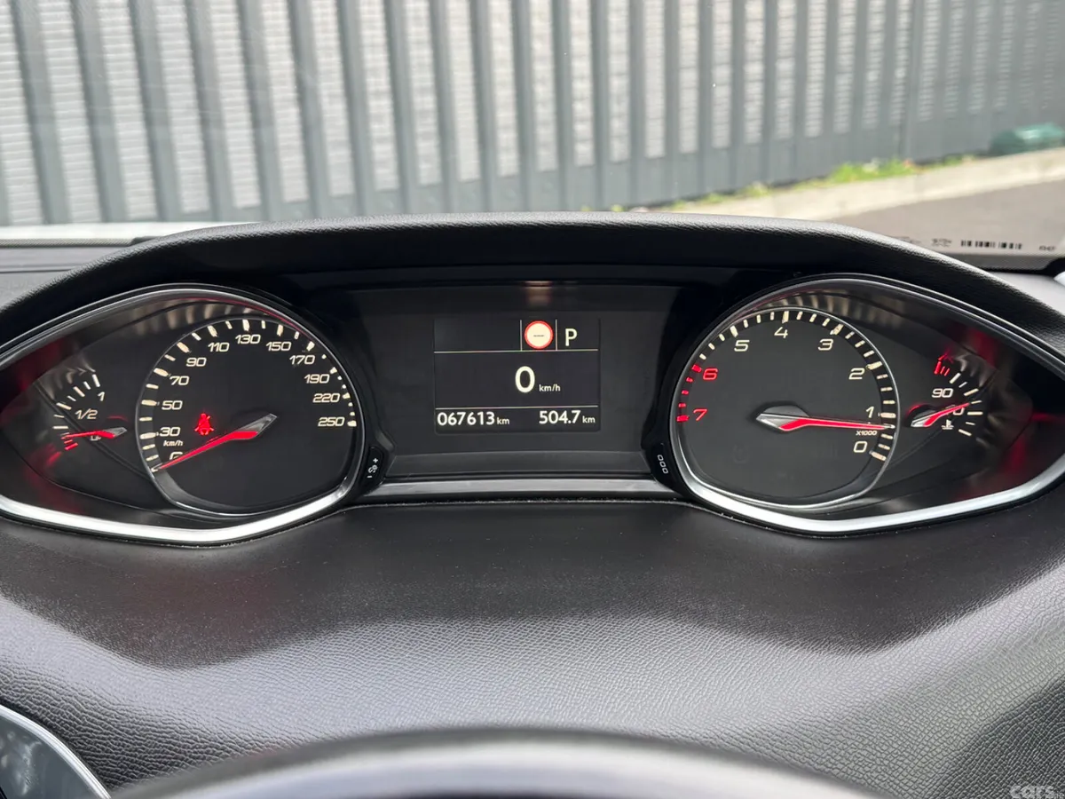Peugeot 308 Hatchback, Petrol, 2017, White