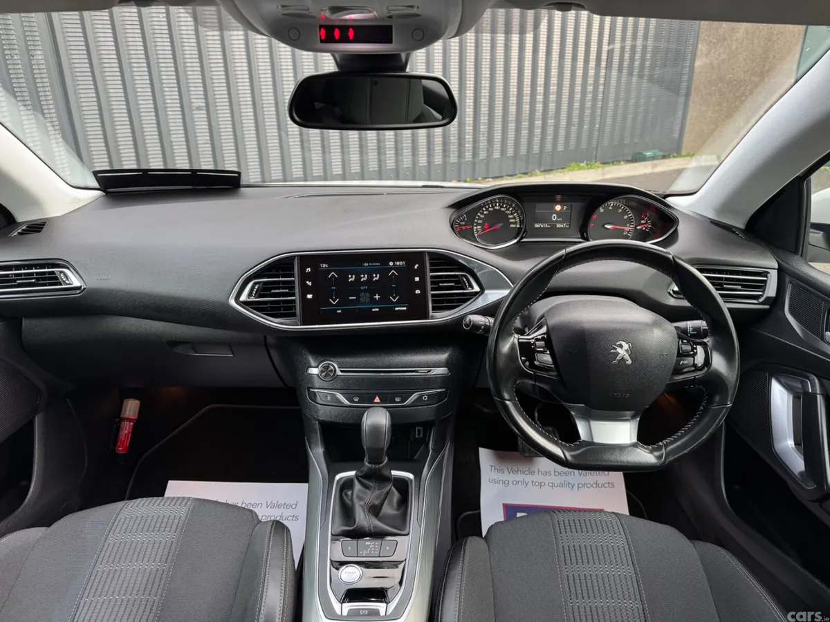 Peugeot 308 Hatchback, Petrol, 2017, White