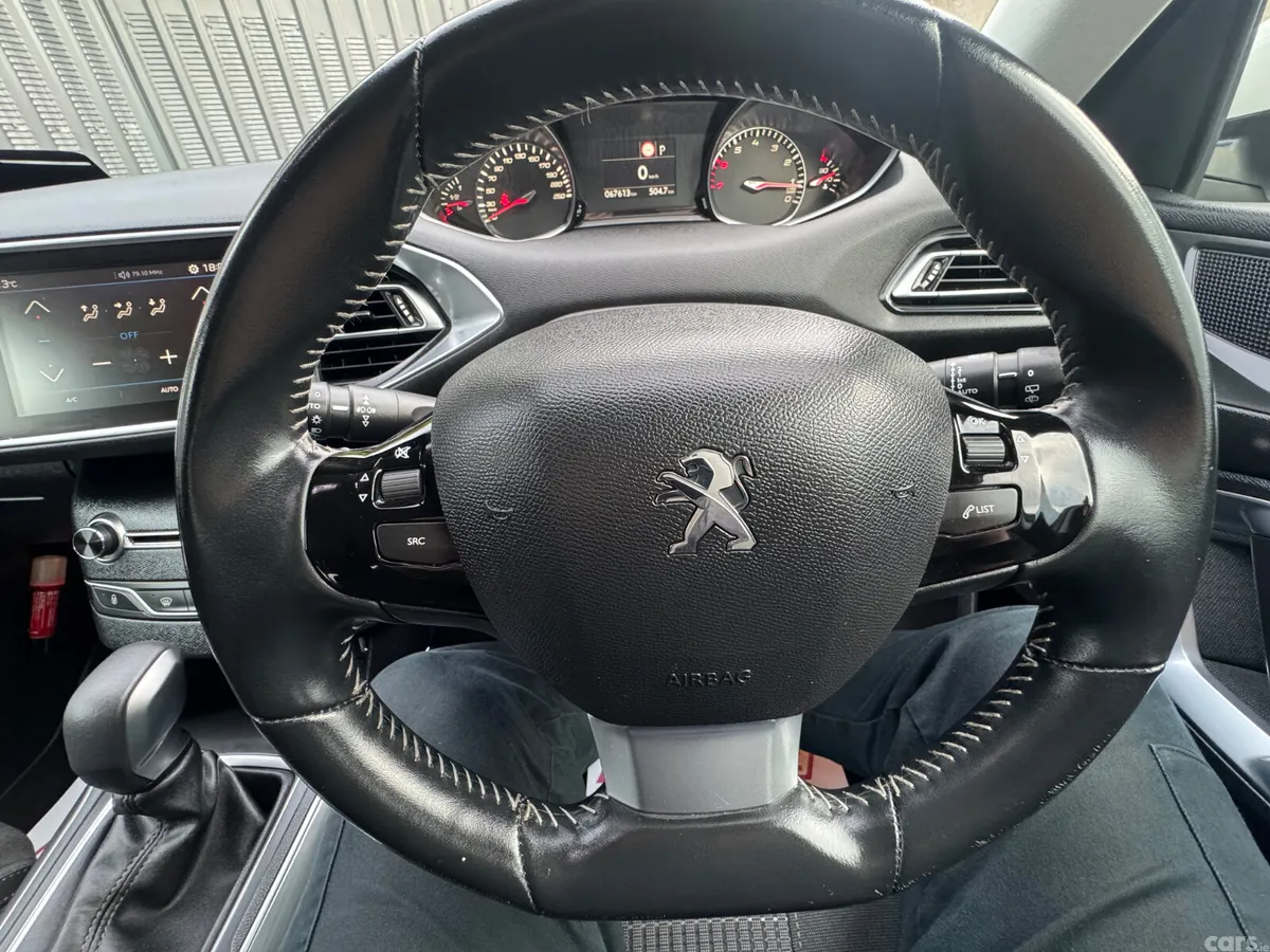 Peugeot 308 Hatchback, Petrol, 2017, White