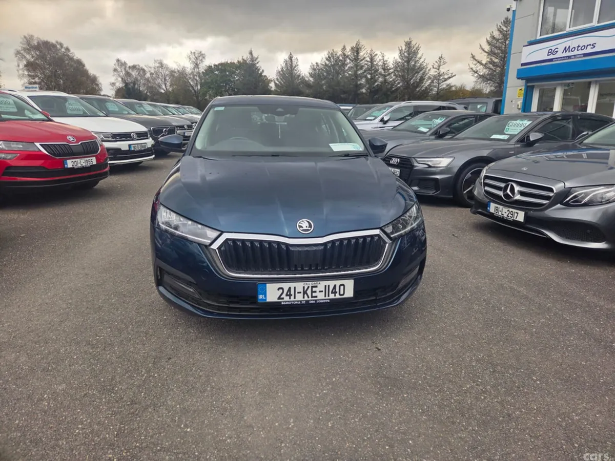 Skoda Octavia Saloon, Petrol Hybrid, 2024, Blue