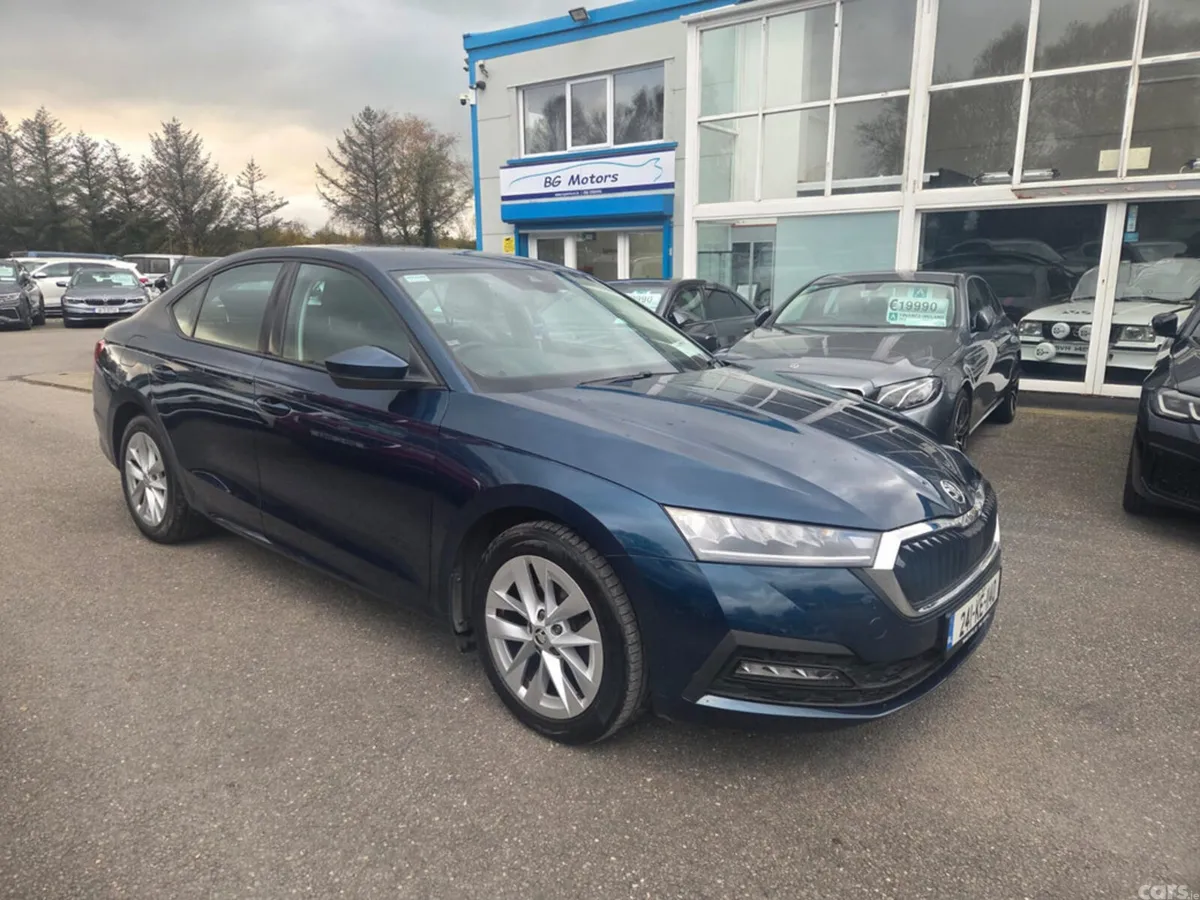 Skoda Octavia Saloon, Petrol Hybrid, 2024, Blue