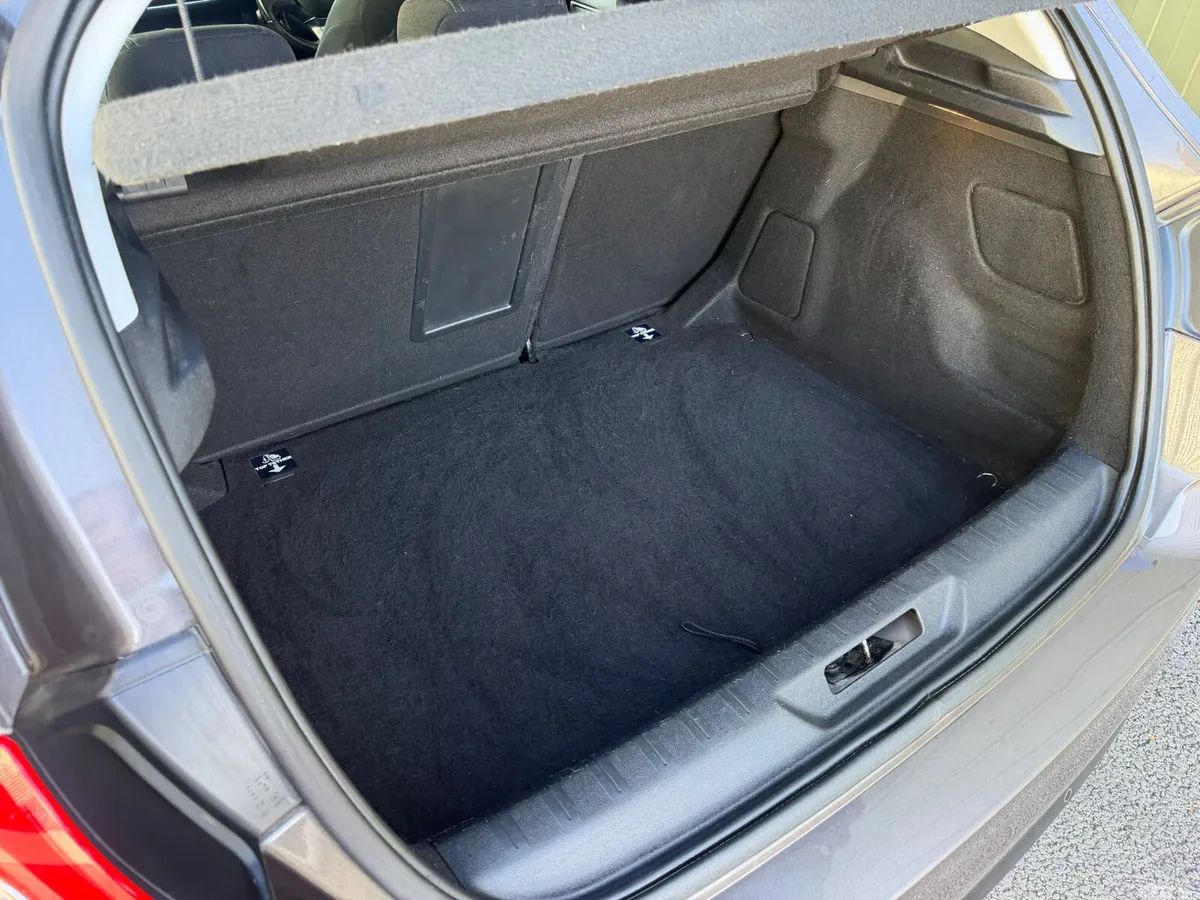 Peugeot 308 Hatchback, Diesel, 2014, Grey