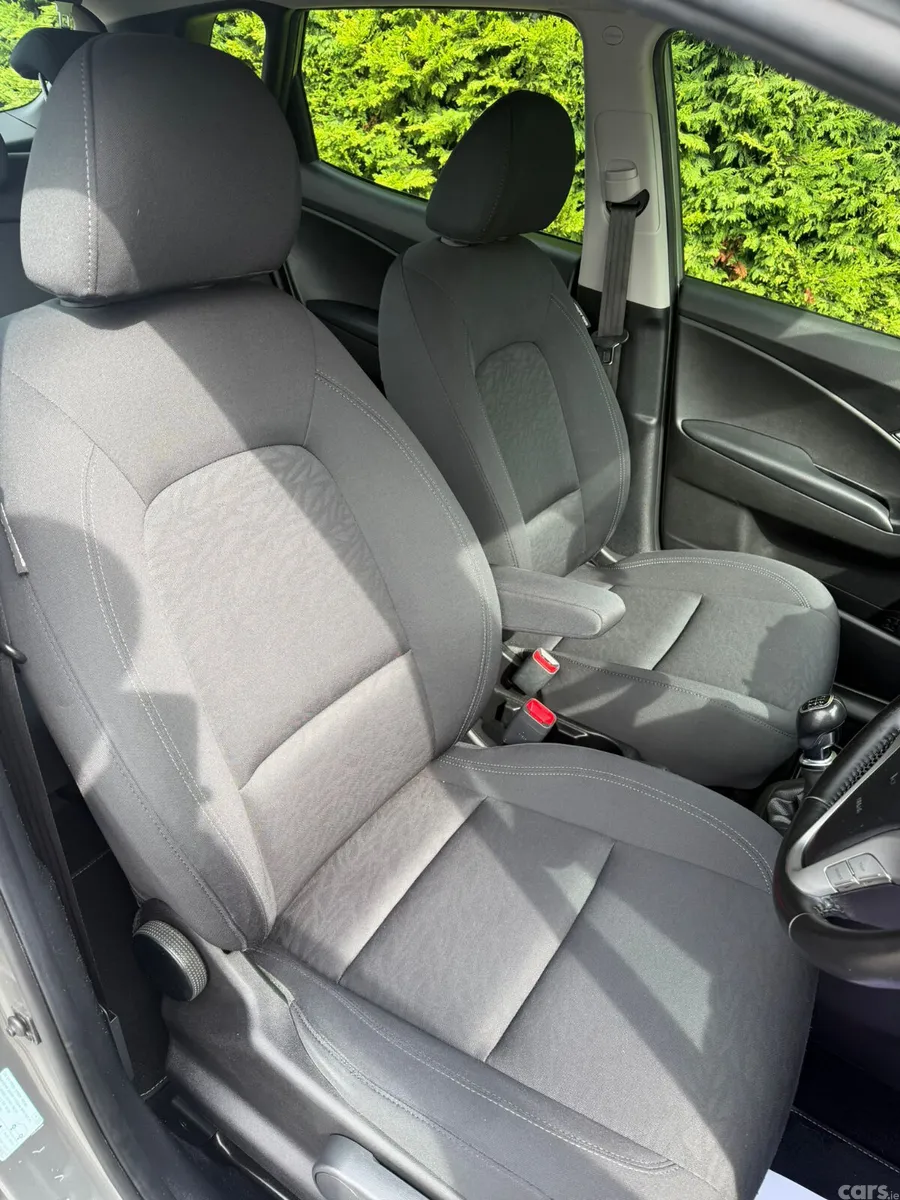 Hyundai ix20 MPV, Petrol, 2020, Grey