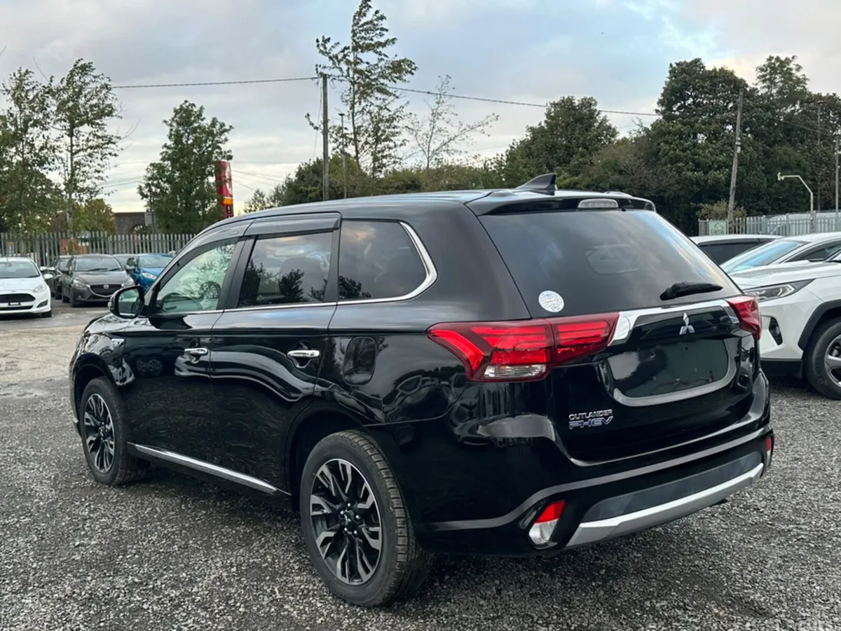 Mitsubishi Outlander SUV, Petrol, 2015, Black