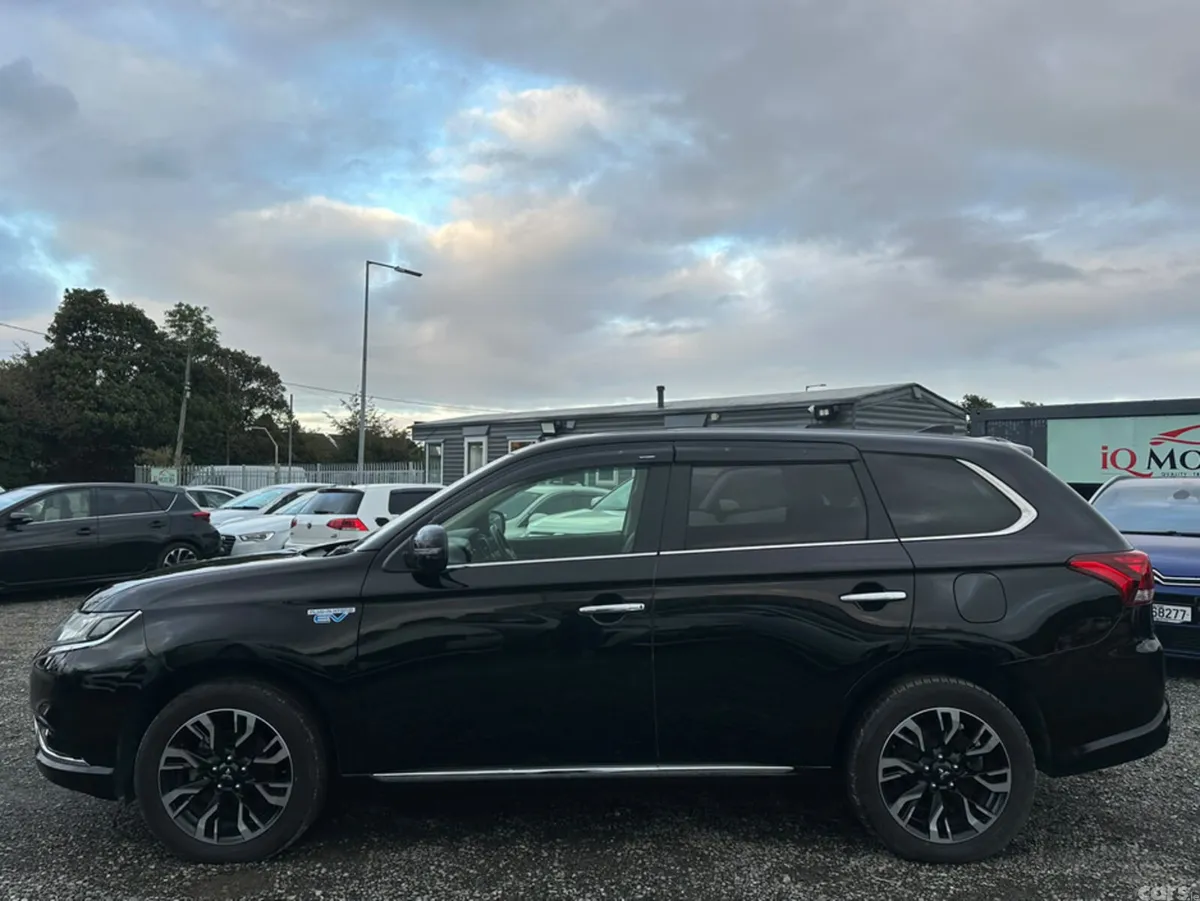 Mitsubishi Outlander SUV, Petrol, 2015, Black